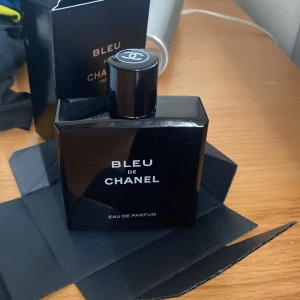 Bleu de Chanel  - Helt ny öppnad bleu de Chanel Eau de parfum, endast testad så 99 ml kvar