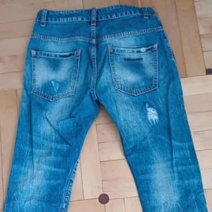 Dsquared jeans - Säljer dessa fina, tar endast emot Swish men kan sätta på 1krona här så man kan köpa på Plick men resten på Swish.