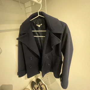 Kappa - Jätte fin kappa från design by si, använd fåtal gånger❤️‍🔥❤️‍🔥pris kan diskuteras!!!