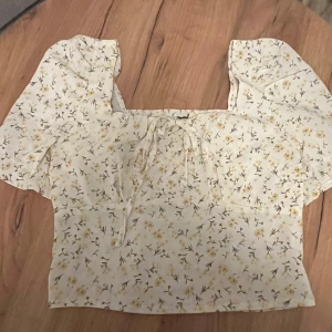 Blommig blus - Blommig blus köpt på shein