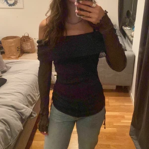 Jättefin festtopp - Använd en gång och är därmed utan skador eller defekter, säljer då den inte har kommit till användning💕 materialet är see through och glittrigt 