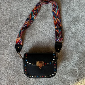 Snygg väska - Snygg och unik väska. Bra skick. Köpt begagnad. Hör av er för frågor!!!