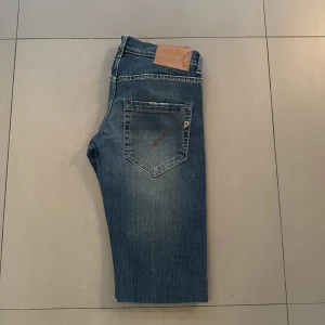 donup jeans DAM - skicket 10/10 , strlk 28, slimfit!🙌🏽 hör av er vid intresse!