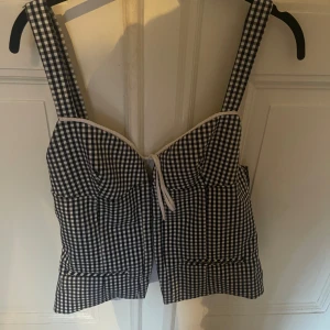 Rutig korsett topp! - Super fin topp, kommer inte till användning! Bara använd få gånger!