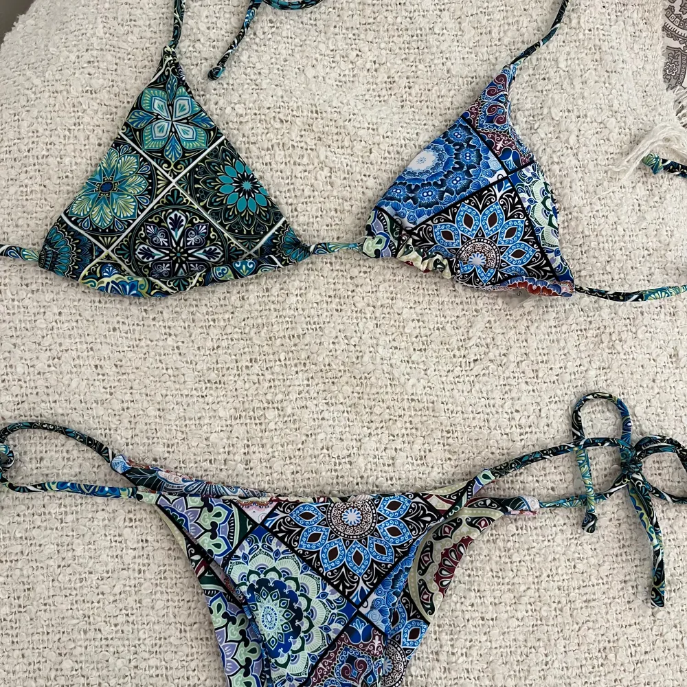 Super cool bikini i storlek S. Endast använd en gång därav bra skick! 🎀. Övrigt.