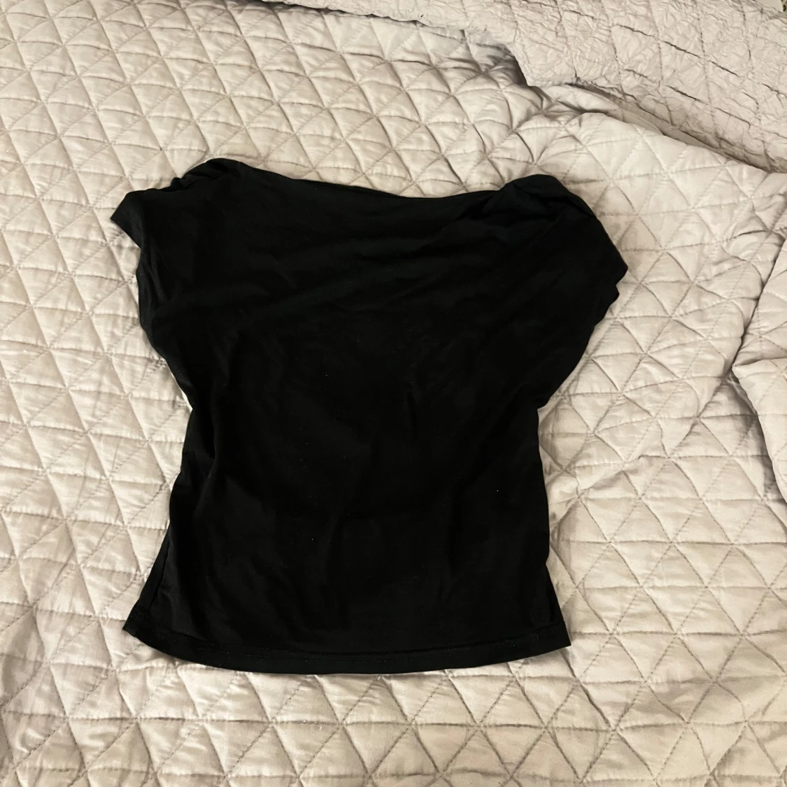 Svart offshoulder topp