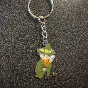 Nyckelring med SNUSMUMRIKEN  - Charmig nyckelring med SNUSMUMRIKEN 