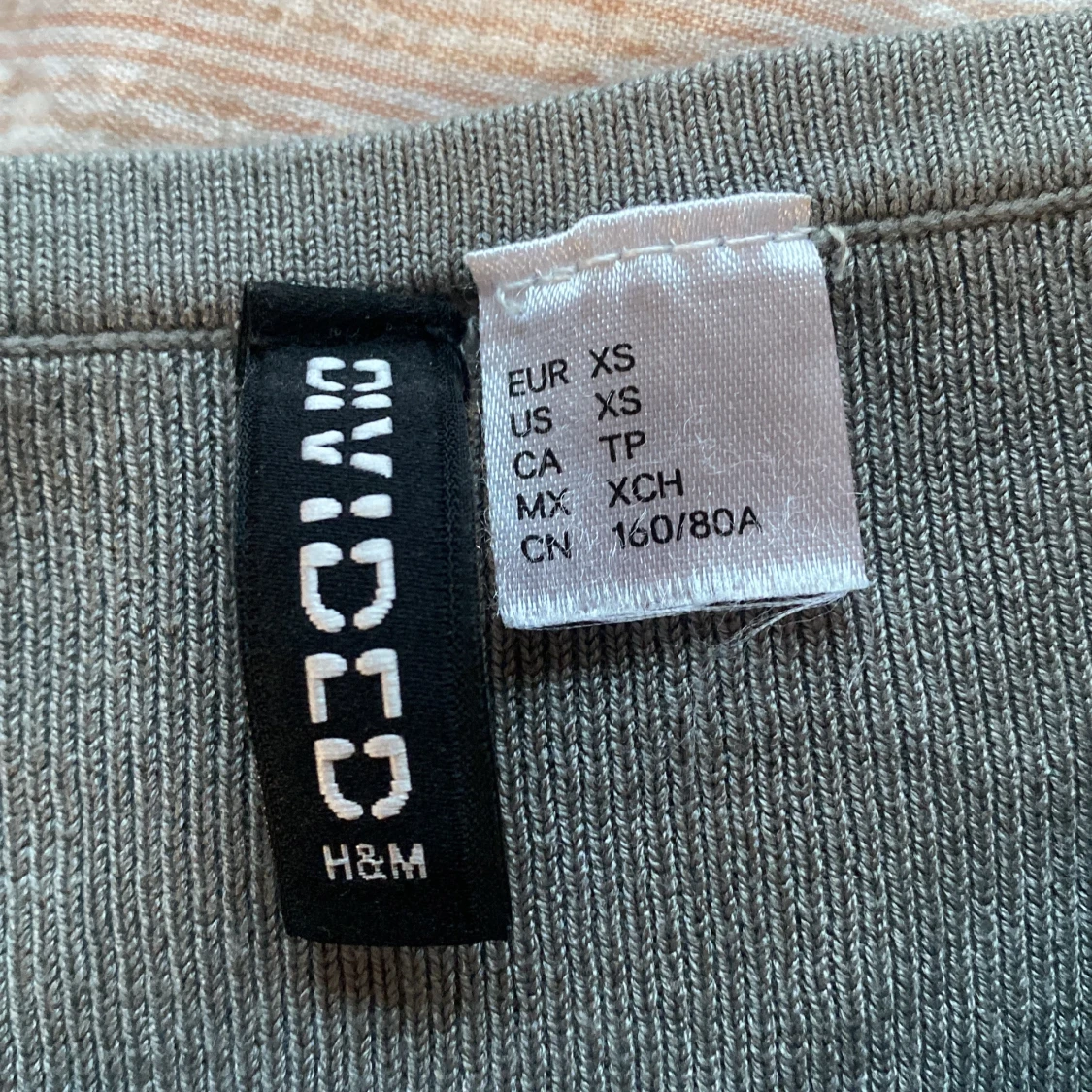 Grå offshoulder topp från H&M - 1