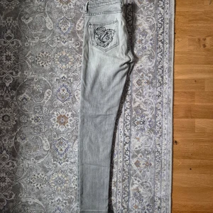 Grå jeans - Ett par fina gråa jeans💞