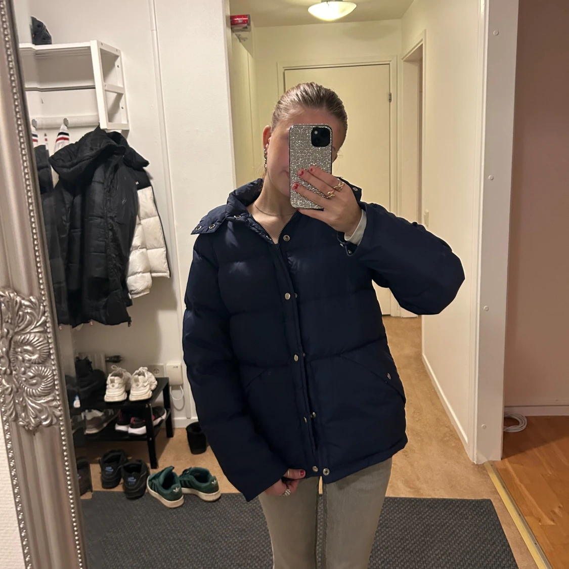 Mörkblå dunjacka med huva - 3