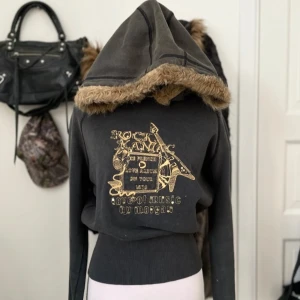 Hoodie  - Hoodie från Morgan de toi, OBS har små fläckar !!! Tror det är en storlek S?💕 