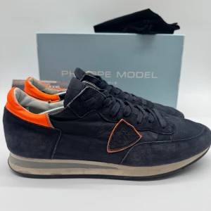 PHILIPPE MODEL TRPZ - Philippemodel TRPZ - Skick: 8,5/10 - Tillbehör: Enbart skorna - Storlek 44 sitter som 45 - Nypris ca 3700kr - Deluxecloset