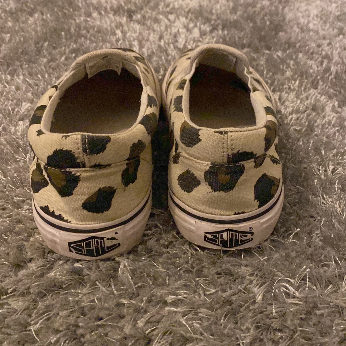 Leopardmönstrade sneakers - 2