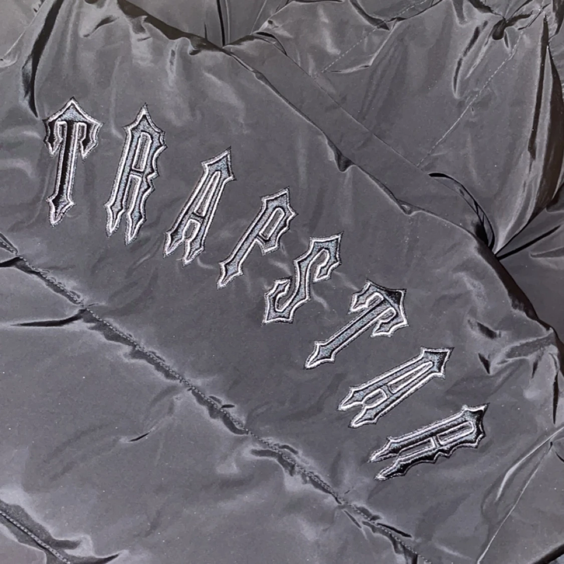 Svart pufferjacka från Trapstar - 1