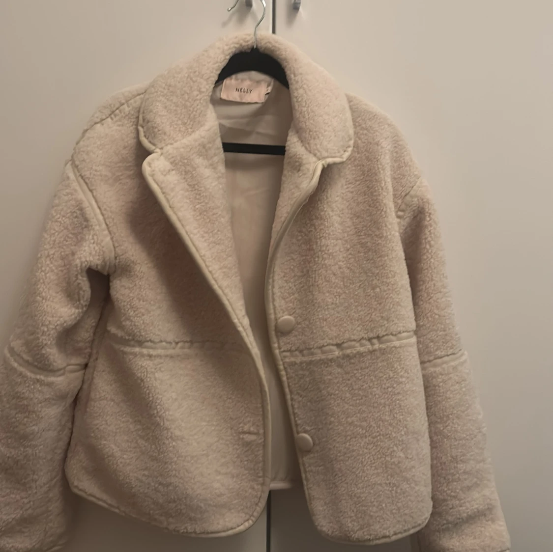 Beige teddyjacka från Nelly - 2