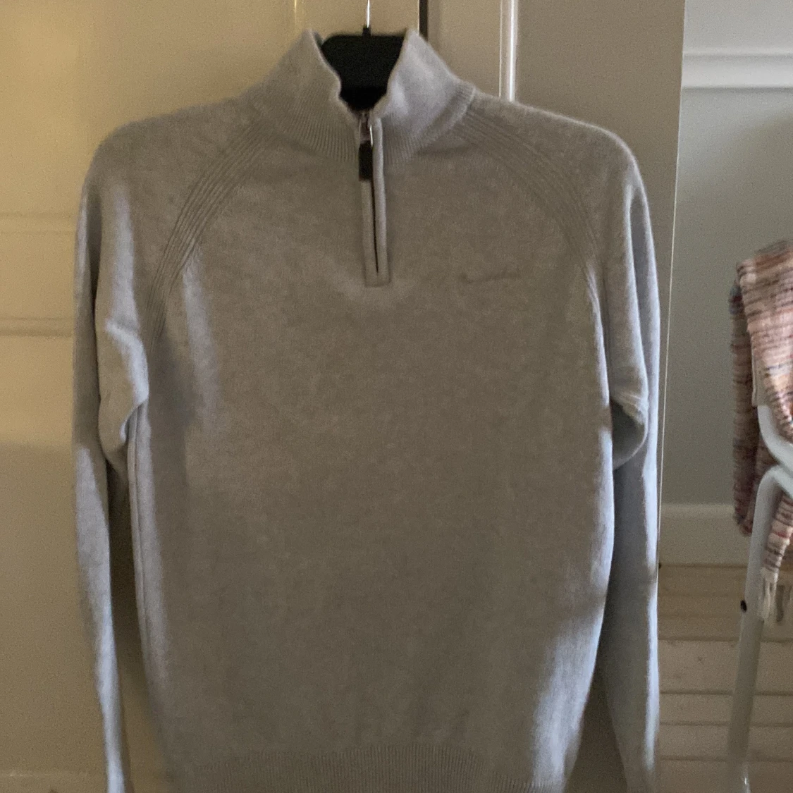 Grå stickad halvzip från Bondelid