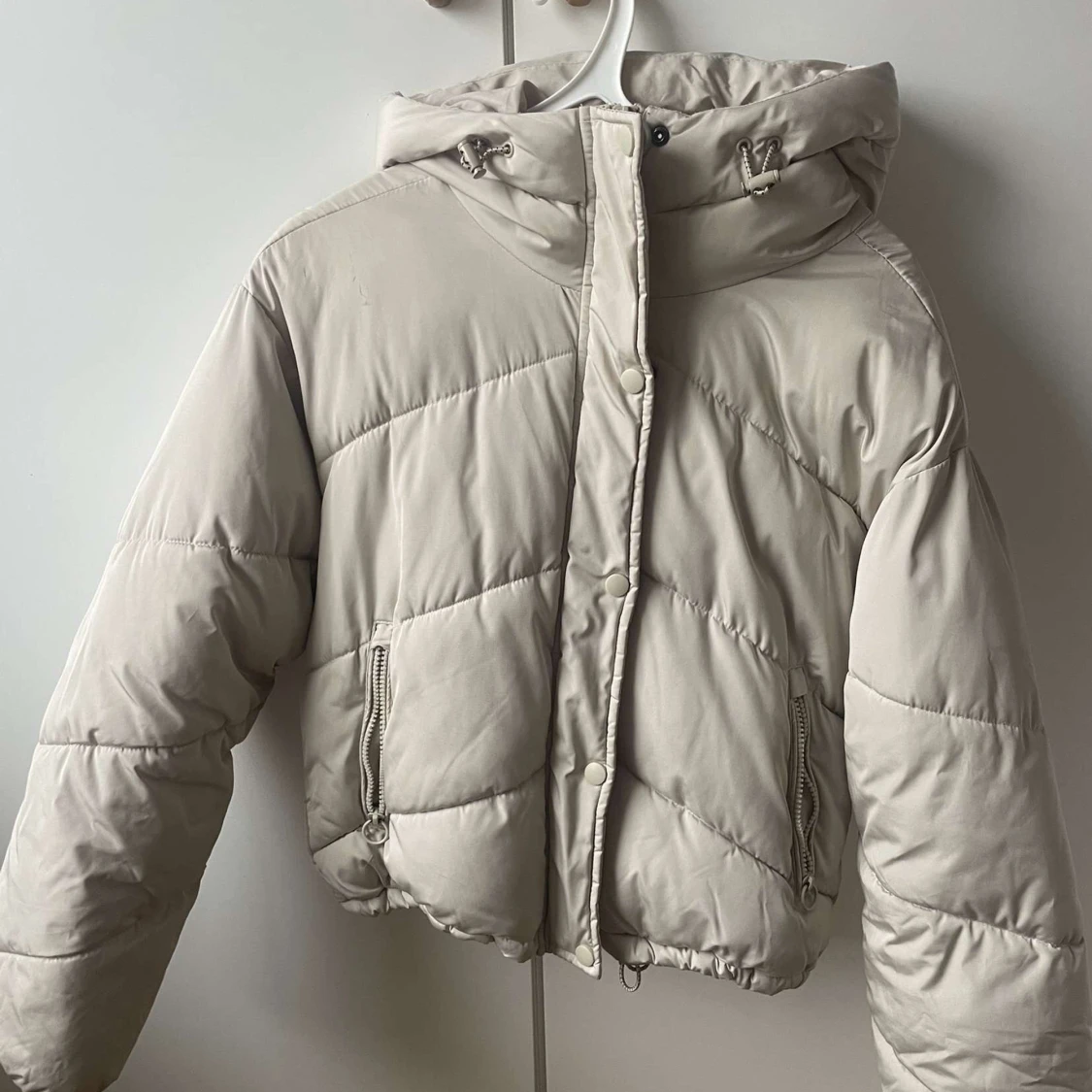 Beige pufferjacka från Pull&Bear