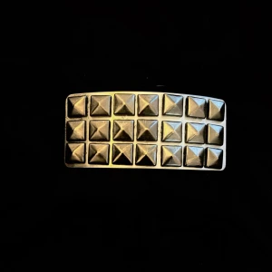 MixClipx - Bonnie - Silvrig MixClipx med svarta nitar🖤✨ (med clips på baksidan) ca 10 cm