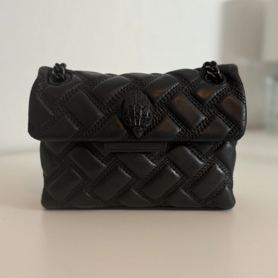 Svart quiltad axelväska från Kurt Geiger