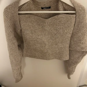 Stickat sett - Beige stickat sett med topp och bolero från Gina tricot i bra skick