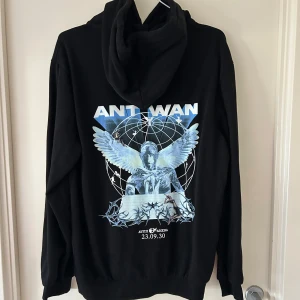 Antwan merch - Antwan merch som köptes på förra årets konsert. Aldrig använd då den är för stor.