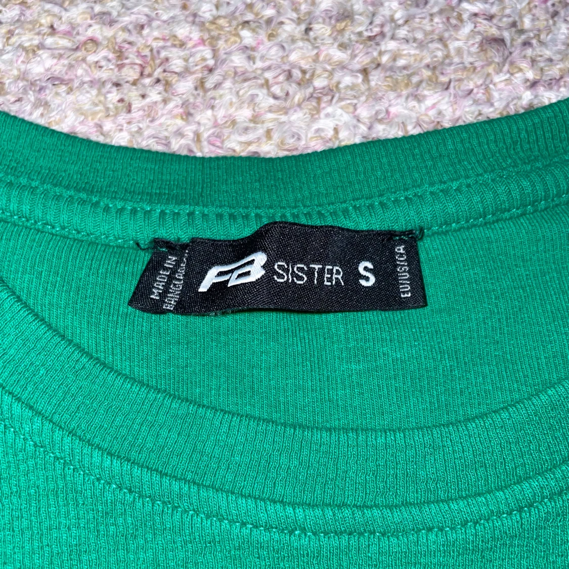 Grön T-shirt med tryck. - 90