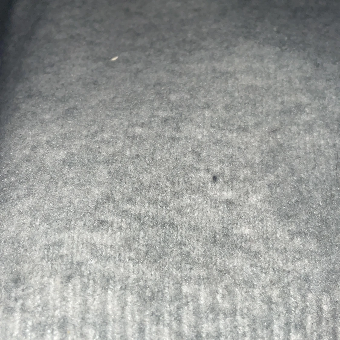 Fin kortärmad stickad ljusgrå tröja  - 90