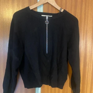 carin wester tröja - säljer tröjan då den inte är min stil och inte kommer till användning 🫶 skriv om ni vill ha mer info eller bilder