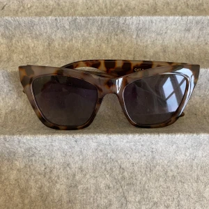 Solglasögon  - Super fina solglasögon! 🩷 säljer för 59 kr 