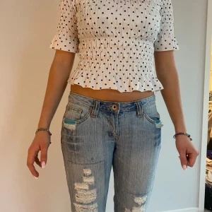 Prickig topp - Jättefin prickig topp med stretch tyg🍂🍂💠