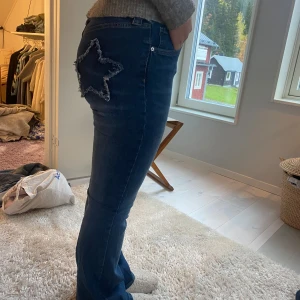 Jeans med Stjärnfickor - Assnygga jeans med stjärnor som fickor!!🥰🥰