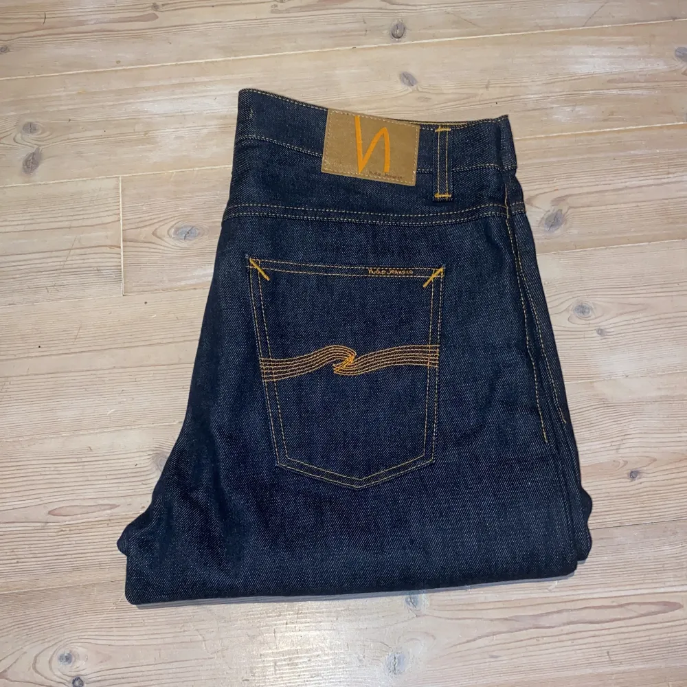 Tja, Säljer dessa snygga Nudie jeans som jag alldrig använt, det är modellen Steady Eddie skick 10/10, säljer för 1000kr pris kan diskuteras.. Jeans & Byxor.