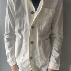 Snygg vit overshirt - Skön overshirt perfekt till hösten