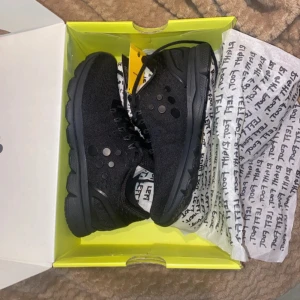 Helt nya Craft träningsskor - Helt nya och oanvända V150 Engineered W i storlek 39 1/2. Orginal pris är 1500 kr men säljer för 1200 kr.