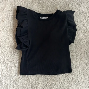 Snygg volang tröja - Volang tröja från zara i storlek S. Nästan aldrig använd