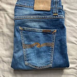 Nudie jeans ”Lean Dean” - Ett par riktigt feta nudie jeans i en as fet tvätt som är i storlek 31W 34L, bra skick skulle säga 8,5/10, Skriv vid minsta fråga eller fundering🔥