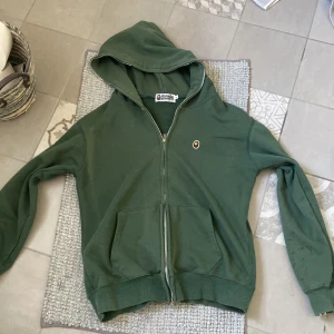 Bape tröja  - Väldigt bra skick snygg som fan och sitter bra 