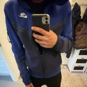 Nike tech kofta - Royal blue nike tech zip up