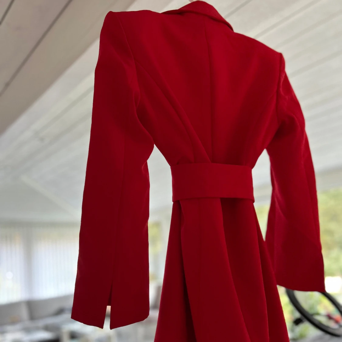 Röd kappa från Silvian Heach - 90