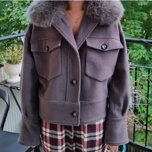 Meotine Jacka - (Lånad bild från henne jag köpte det av)  Intressekoll på min meotine jacka då jag inte vet om jag vill behålla den. Såå fint skick och verkligen så snygg. 