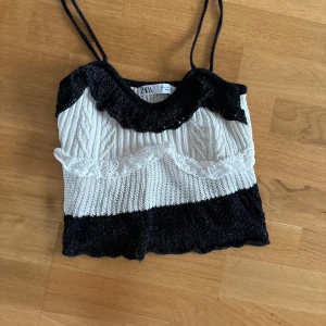 Söt topp - En jättefin chick top från zara, köpt i London för 400. Får inte på mig den längre😝