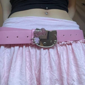 Hello Kitty y2k belt - Storlek 80 i midja. Ordinarie pris 100kr Säljer för 60kr 