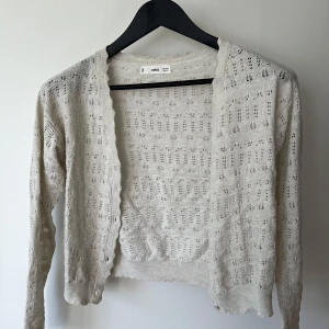 Kofta! - Kofta saknar knapparna, fint skick!💞