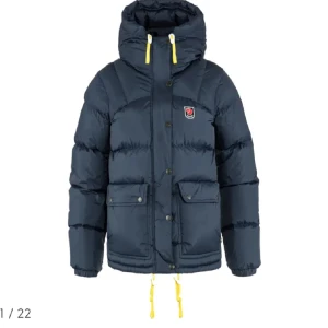 Fjällräven jacka🩷 - Söker en fjällräven jacka i xs och i mörkblå. Köper för rimligt pris och inga skador eller liknande💕