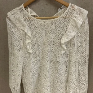 Blus från VILA❤️ - Jättesöt trekvartsärmad blus från vila❣️Knappt använd och ser ut som ny! skriv för fler bilder❤️