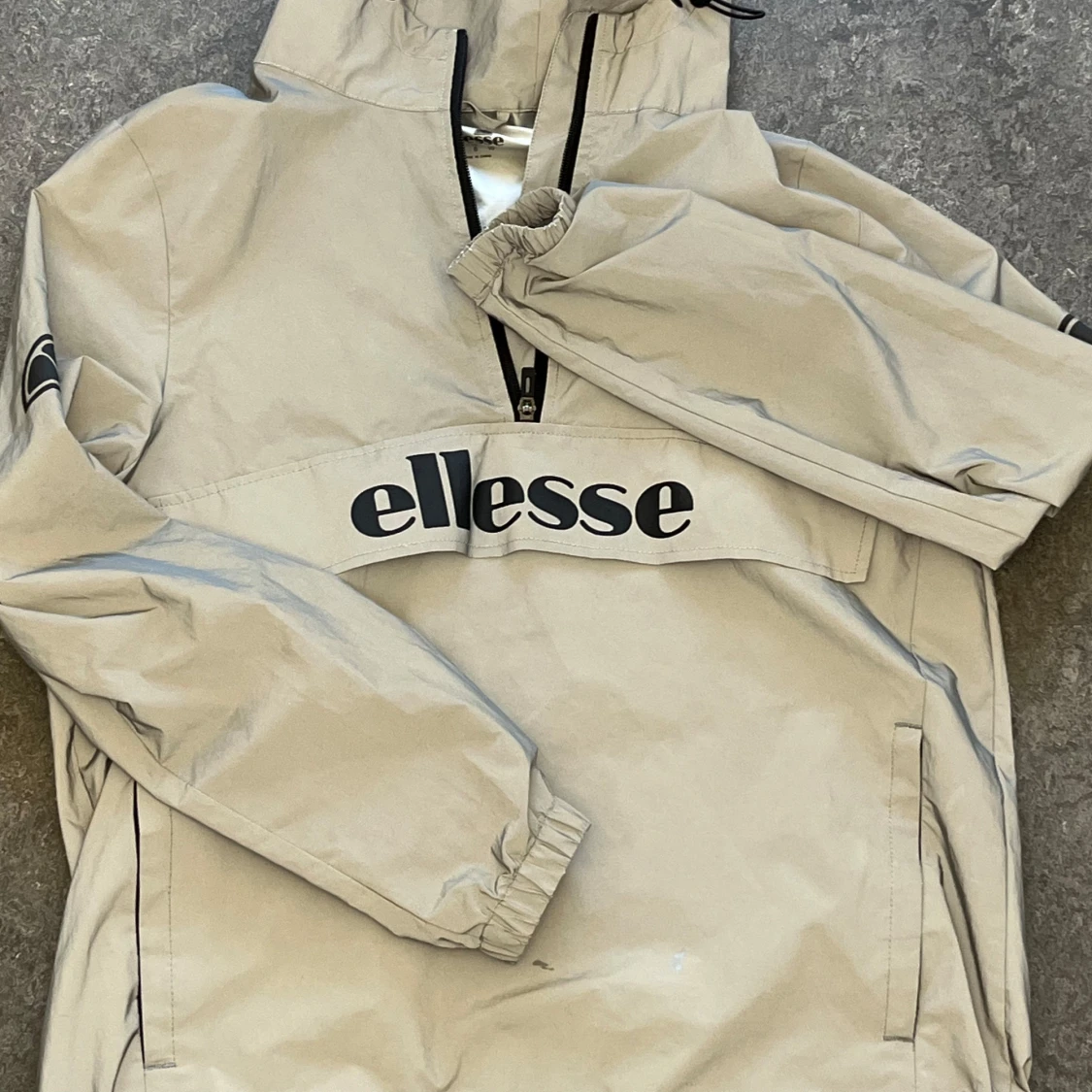 Grå vindjacka från Ellesse - 2