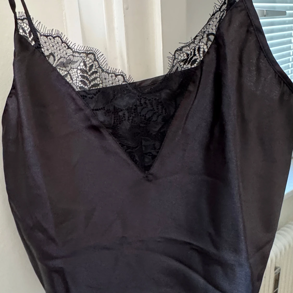 Svart pyjamas spetsdetaljer - 1