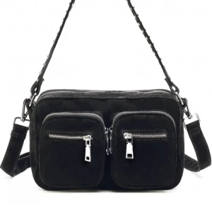 Svart axelväska, Noella Celina - Säljer min svarta Noella Celina väska som tyvärr inte kommit till användning. Pris kan diskuteras vid snabb affär💕☺️