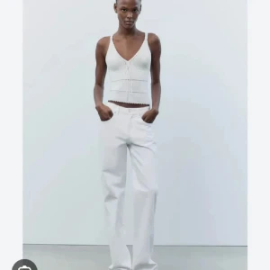 Vita straight jeans  - Trendiga och slutsålda vita as snygga jeans ifrån Zara😇😇😇