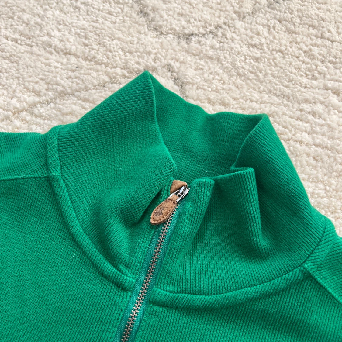 Grön tröja med dragkedja och broderi - 3